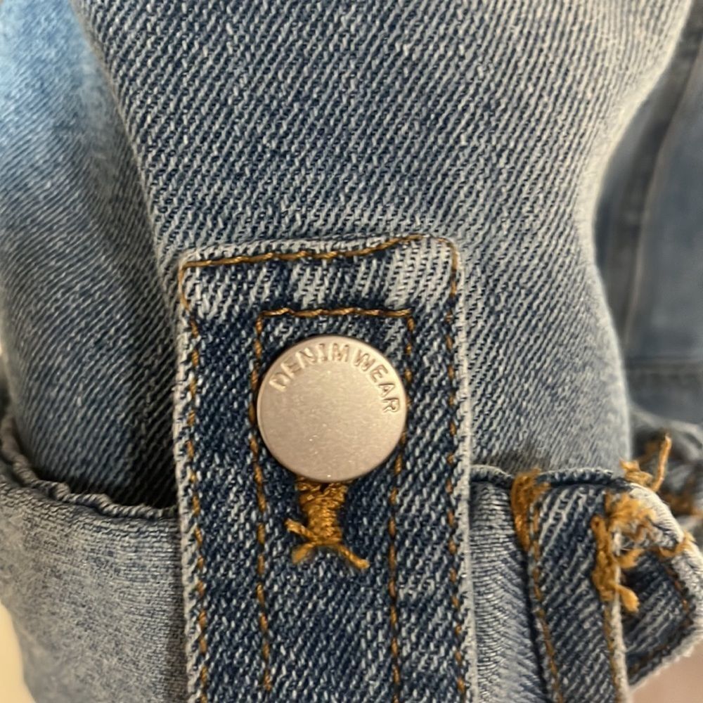 Jean jacket/ size L💙 - Picture 7 of 8